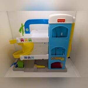 Fisher-Price Little People Helpful Neighbor's Garage